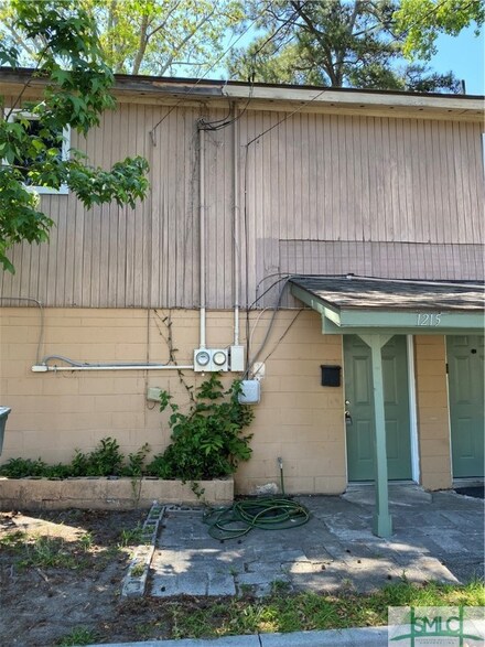 1215 Connecticut Ave, Savannah, GA 31404