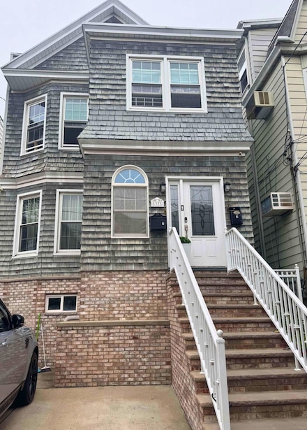 93 W 52nd St, Bayonne, NJ 07002