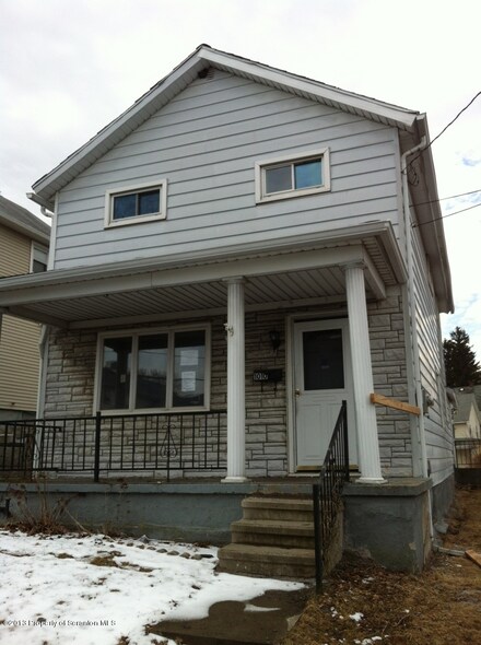 1010 Vine St, Avoca, PA 18641