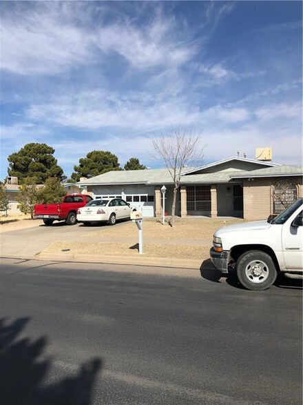 10937 Sam Snead Dr, El Paso, TX 79936