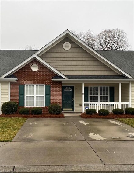 1271 Quaker Way Ave, Kernersville, NC 27284