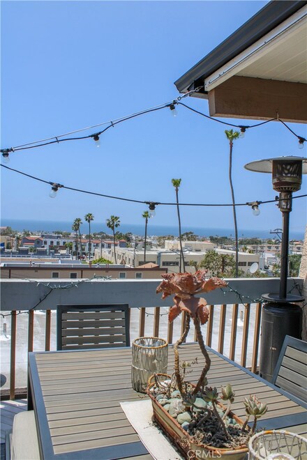 960 1st St Unit B, Hermosa Beach, CA 90254