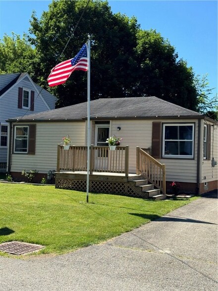 321 Maple Dr, New Castle, PA 16105