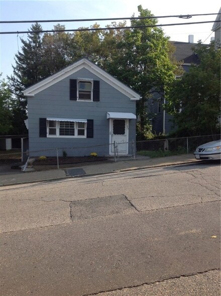 354 Bernon St, Woonsocket, RI 02895