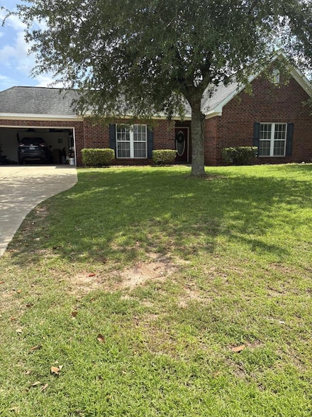 109 Sunshine Ln, Dothan, AL 36303