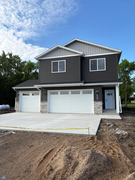 202 Whitetail Ln, Abercrombie, ND 58001