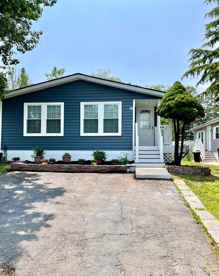 21 Forest Dr, Manalapan, NJ 07726