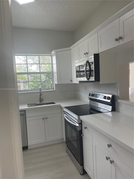 1761 NW 96th Terrace Unit 3D, Pembroke Pines, FL 33024