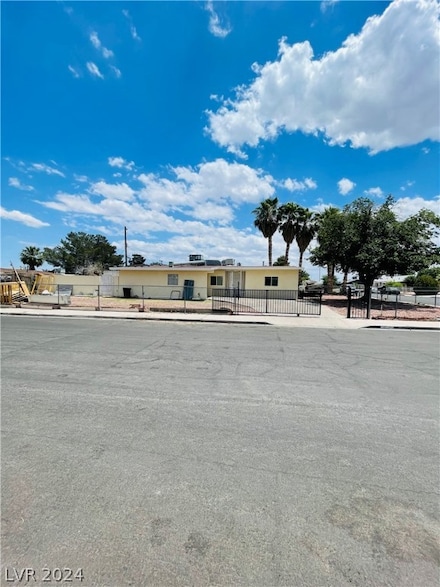 1721 Ginger Tree Ln, Las Vegas, NV 89104
