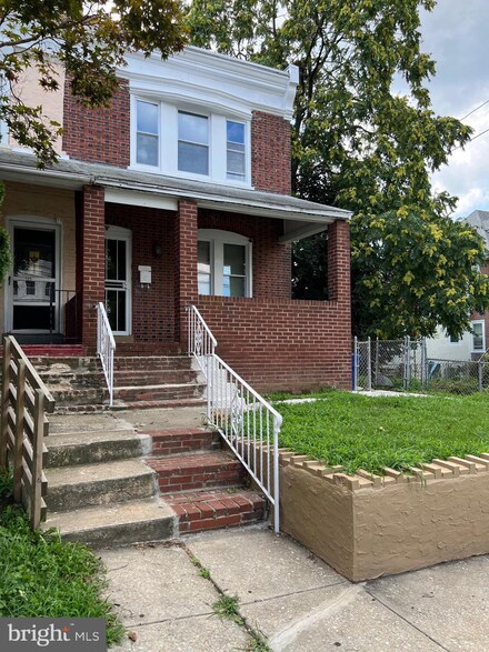 122 Jackson Ave, Collingdale, PA 19023