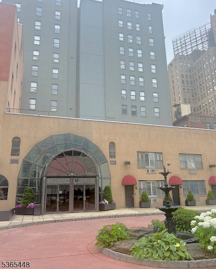 111 Mulberry St Unit 4-R, Newark, NJ 07102