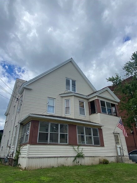 44 Congress Ave, Holyoke, MA 01040