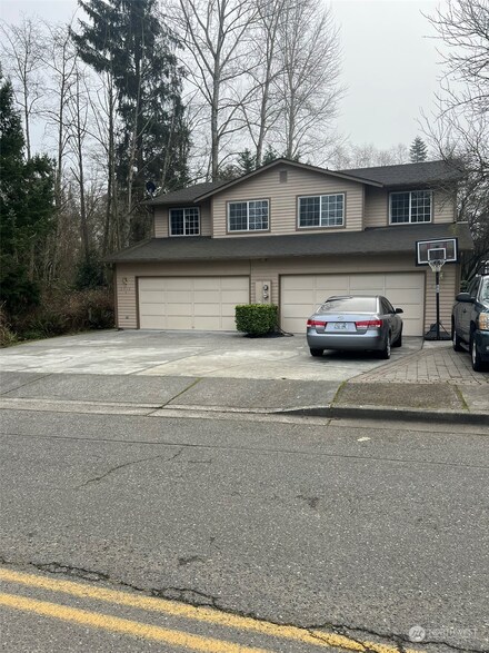 2010 Hollow Dale Place Unit A & B, Everett, WA 98204
