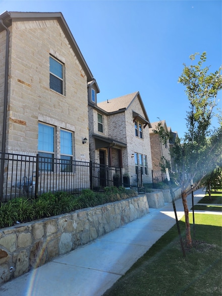 6820 Meadow Crest Dr, North Richland Hills, TX 76180