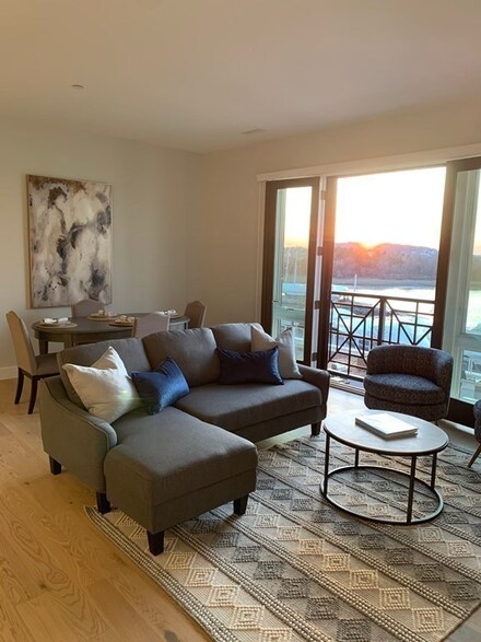 10 Shipyard Dr Unit 409, Hingham, MA 02043