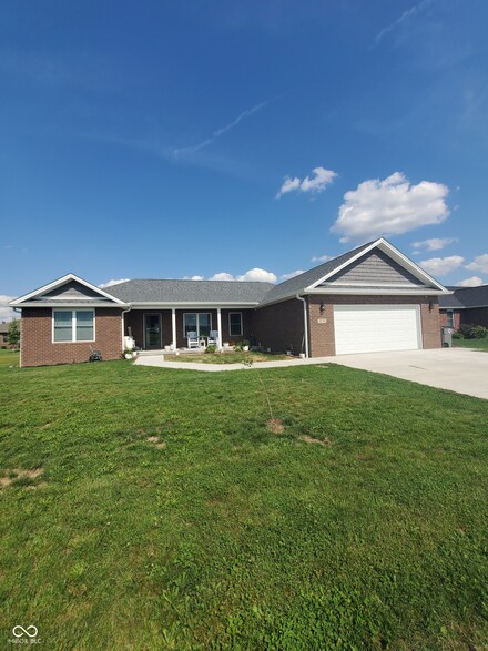 1711 Bell Ford Dr W, Seymour, IN 47274