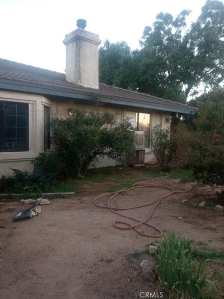 13773 Larch St, Oak Hills, CA 92344