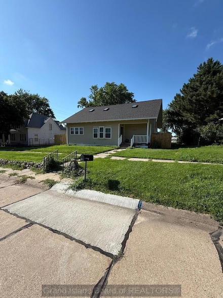 1617 M St, Aurora, NE 68818