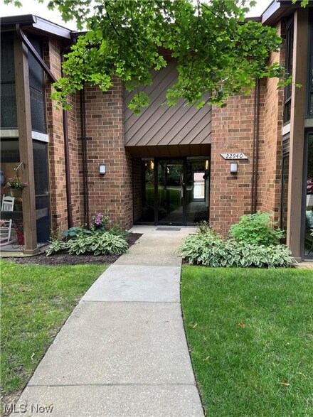 22940 Mastick Rd Unit 201, Cleveland, OH 44126