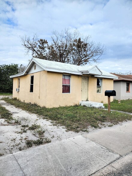 519 N 25th St, Fort Pierce, FL 34947