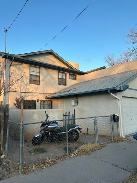 1105 Orchard Place NW, Albuquerque, NM 87102