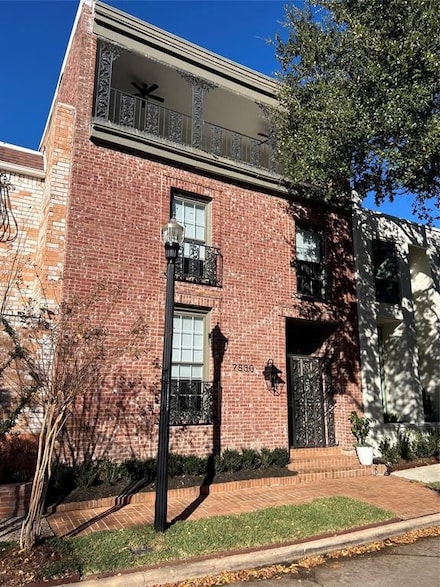 7530 Chevy Chase Dr, Houston, TX 77063