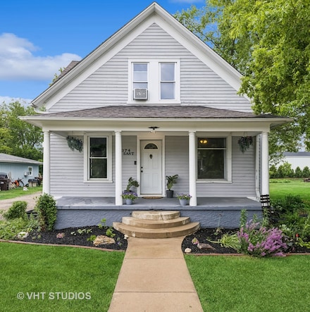 374 E Crystal Lake Ave, Crystal Lake, IL 60014
