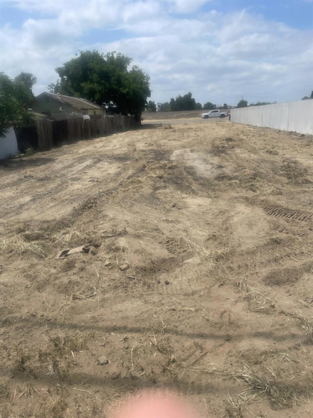 20556 S Fowler Ave, Laton, CA 93242