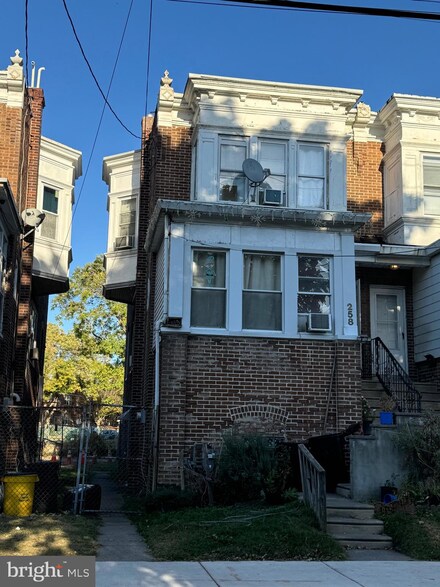 258 S 27th St, Camden, NJ 08105
