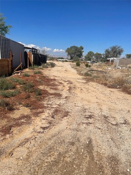 185 Camp Fire Dr, California City, CA 93505