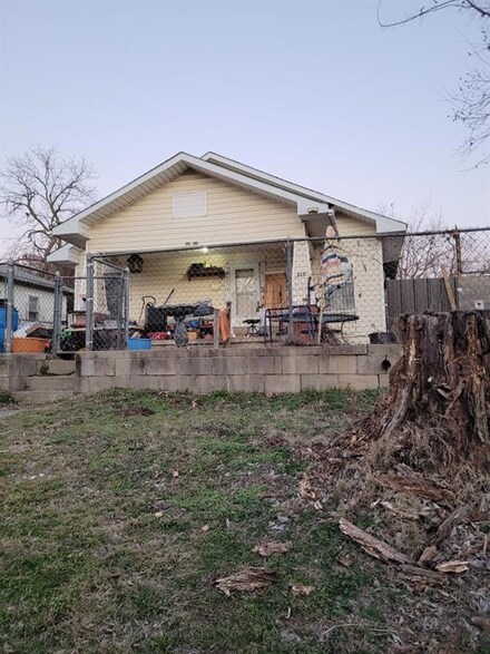 319 S Oklahoma Ave, Shawnee, OK 74801