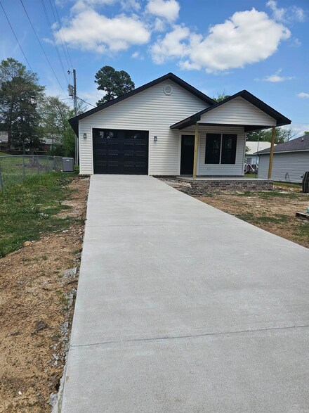 320 W 6th St, Perryville, AR 72126
