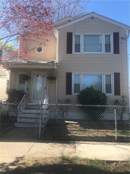 71 Fisk St, Providence, RI 02905