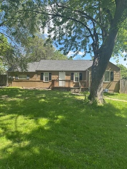 3805 Laurel Ave, Kansas City, MO 64133