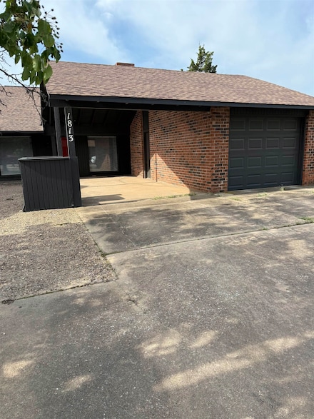 1813 Surrey Ln, Enid, OK 73703