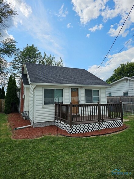 2035 Verdun St, Oregon, OH 43616