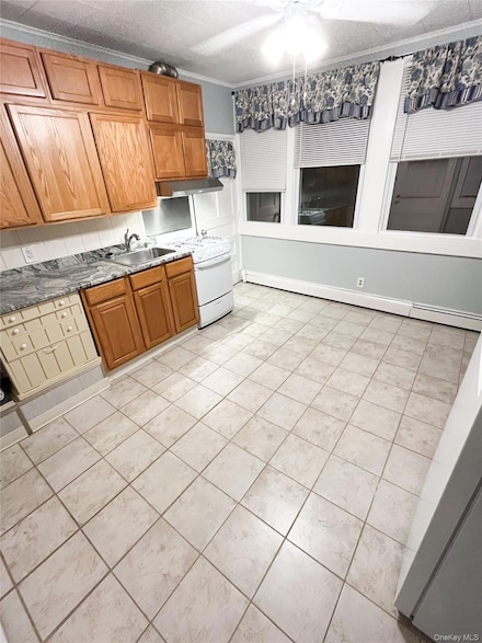 2 Maple Dr, Mahopac, NY 10541