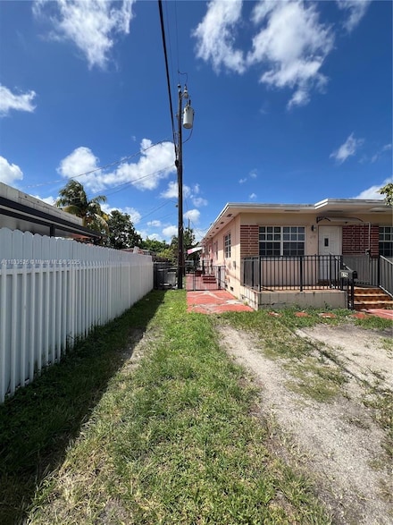 275 W 16th St, Hialeah, FL 33010