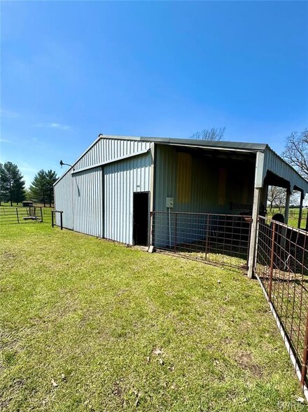 902 Bridge Rd, Belle, MO 65013