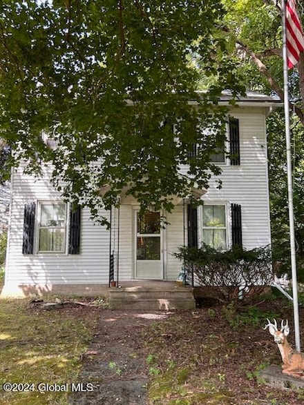 5 State St, Valley Falls, NY 12185