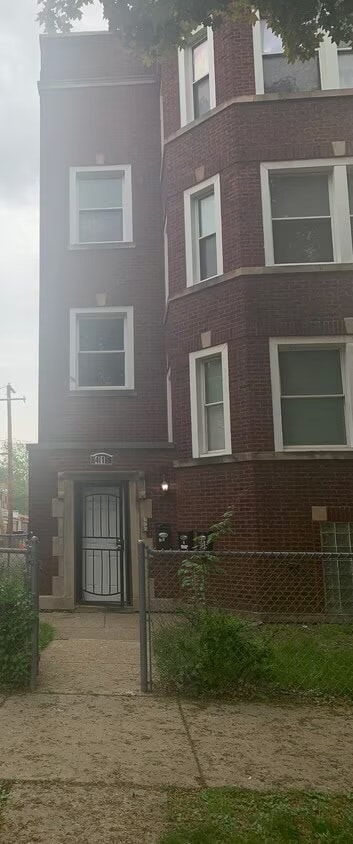 8415 S Ingleside Ave Unit 2, Chicago, IL 60619