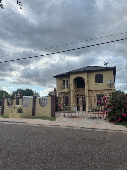 3102 E Plum St, Laredo, TX 78043