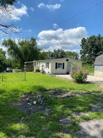 1 Gilmore Ln, Troy, MO 63379