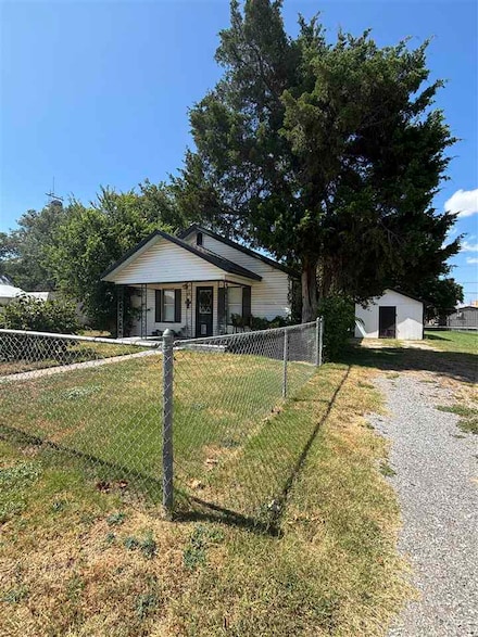 611 7th St, Elgin, OK 73538