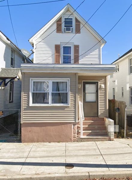111 W Roberts Ave, Wildwood, NJ 08260