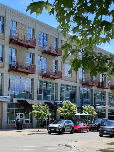 705 Village Green Way Unit 306, West Bend, WI 53090
