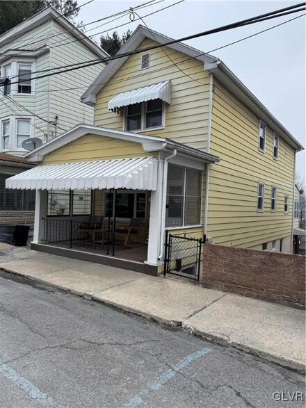65 S Nescopec St, Tamaqua, PA 18252