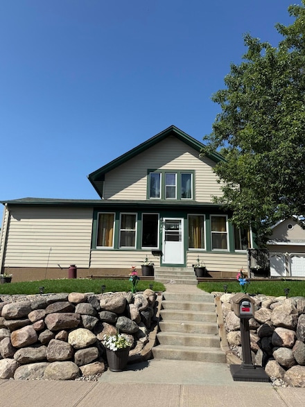 307 E Lawler Ave, Chamberlain, SD 57325