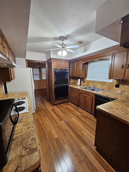 122 Briarwood Ln, Bellville, TX 77418