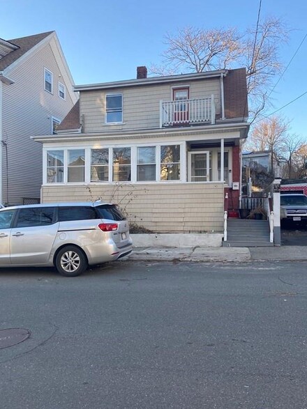 142 Hamilton Ave, Lynn, MA 01902